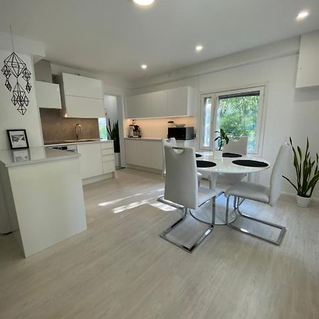 Modern Apt - King-Size Bed - Wifi -Self Check In Apartment Rovaniemi Ngoại thất bức ảnh
