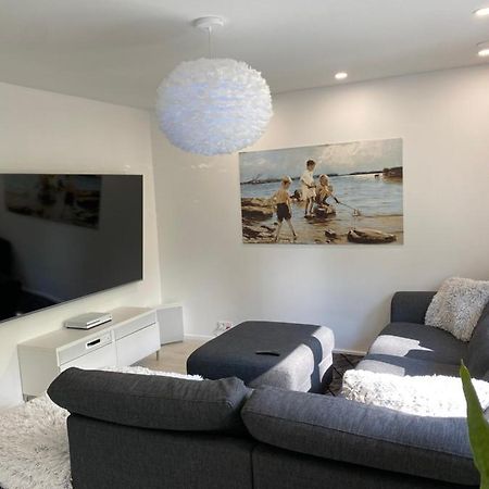 Modern Apt - King-Size Bed - Wifi -Self Check In Apartment Rovaniemi Ngoại thất bức ảnh