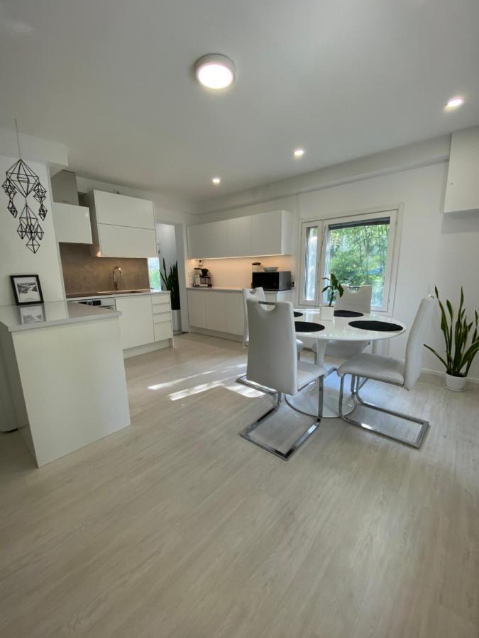 Modern Apt - King-Size Bed - Wifi -Self Check In Apartment Rovaniemi Ngoại thất bức ảnh